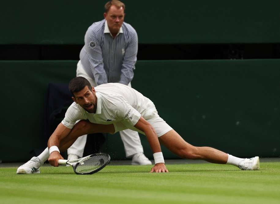 Novak Djoković w finale z Carlosem Alcarazem powalczy o 9. zwycięstwo w turnieju wimbledońskim /NEIL HALL /PAP/EPA