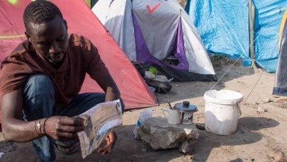 "Nowa dżungla" w Calais ma zostać zlikwidowana w ekspresowym tempie