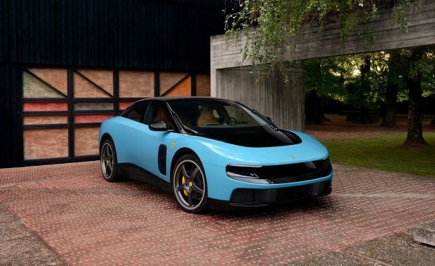 Nowa era Ferrari. Pokazano pierwszego pełnego elektryka