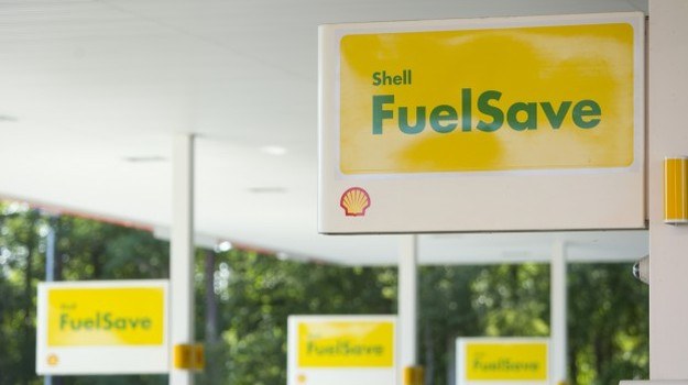 Nowa formuła paliw Shell pozwala - według ich producenta - zaoszczędzić do 1 litra paliwa na baku. W przypadku kompaktowego auta daje to oszczędność rzędu 2%. /Motor