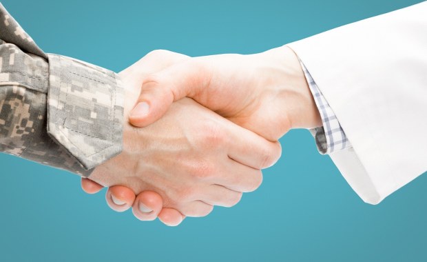 Nowa inicjatywa MON. Jest oferta dla medyków i nie tylko