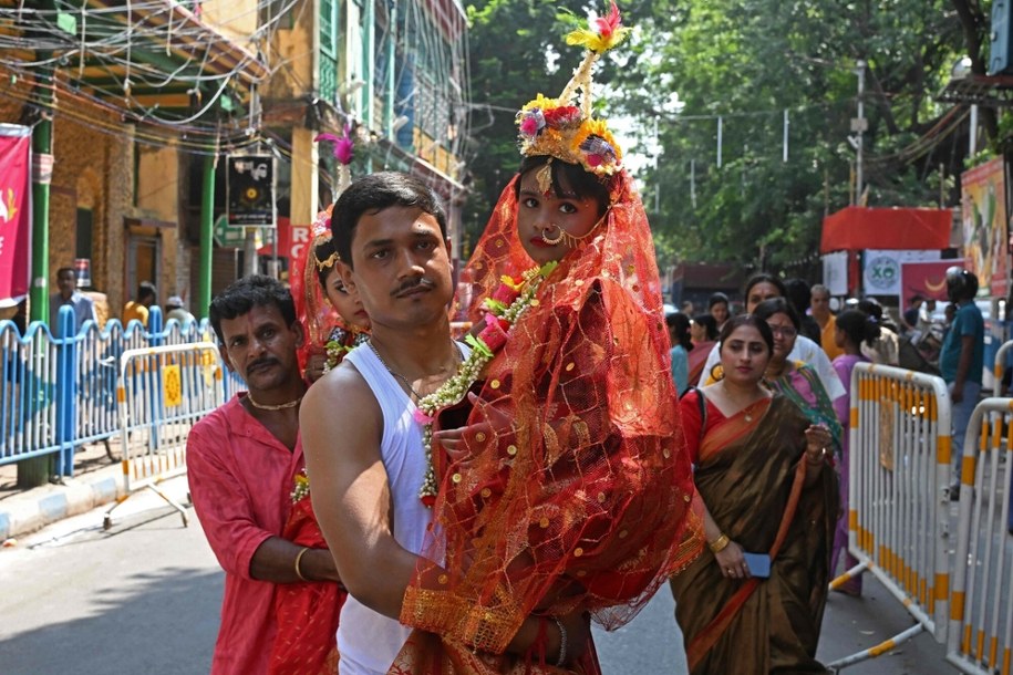 Nowa Kumari została przeniesiona w uroczystej procesji do przyświątynnego pałacu w Katmandu. /DIBYANGSHU SARKAR /East News