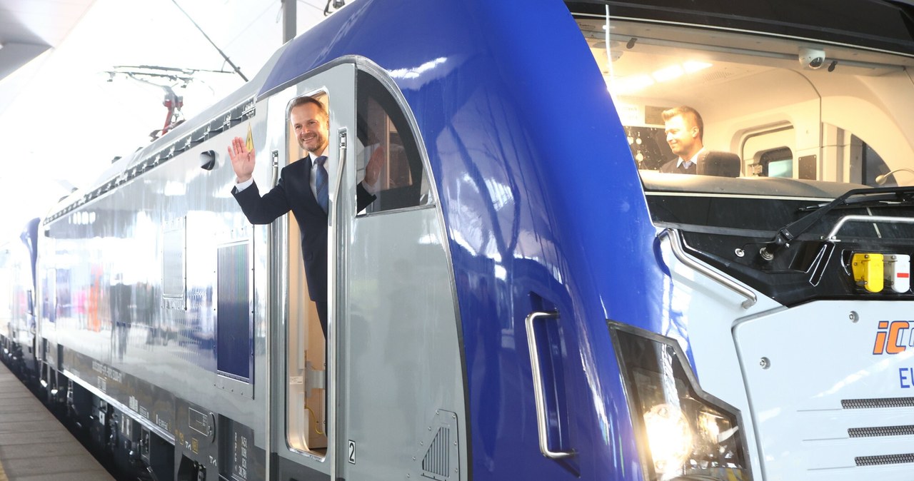 New Griffin EU200 locomotive in PKP Intercity /Tomasz Jastrzebowski/REPORTER /East News