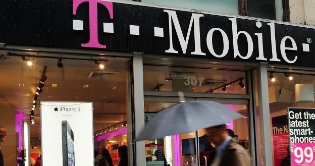 Nowa oferta T-Mobile skierowana jest do użytkowników biznesowych /AFP