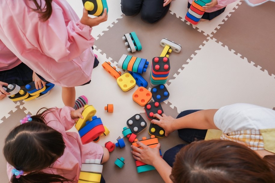 Nowa oferta żłobków w Rzeszowie: opieka nad dziećmi także w soboty! /Shutterstock