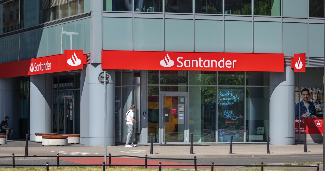Nowa próba wyłudzenia danych klientów Santandera /ARKADIUSZ ZIOLEK/East News /East News