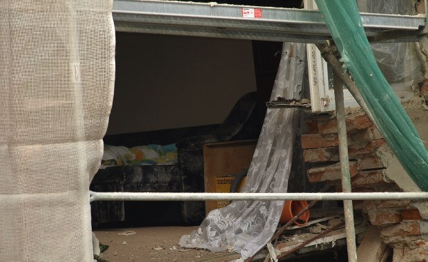 Nowa Ruda: Zniszczona kamienica nie nadaje się do zamieszkania