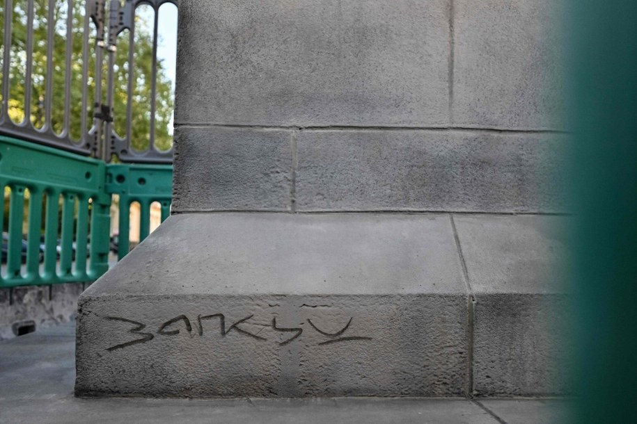 Nowa rzeźba w Londynie, której autorem jest prawdopodobnie Banksy /RICHARD A. BROOKS/AFP/East News /East News