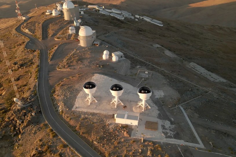 Nowa sieć teleskopów optycznych BlackGEM w La Silla w Chile /ESO /domena publiczna