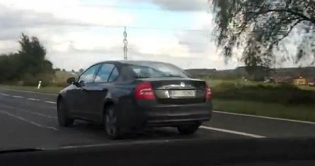 Nowa Skoda Octavia ma być o około 80 kg lżejsza od poprzedniczki. /YouTube