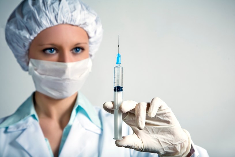 Nowa szczepionka przeciwko grypie zrewolucjonizuje naszą walkę z chorobą? /© Glowimages