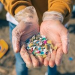 Nowa technika usuwania mikroplastiku z krwi. Szansa dla zdrowia