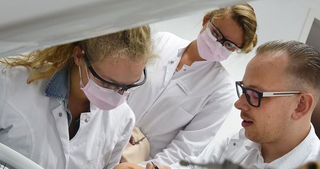 Nowa technologia wkracza do stomatologii /AFP