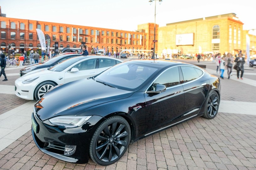 Nowa Tesla to w Polsce symbol statusu? /Piotr Kamionka /Reporter