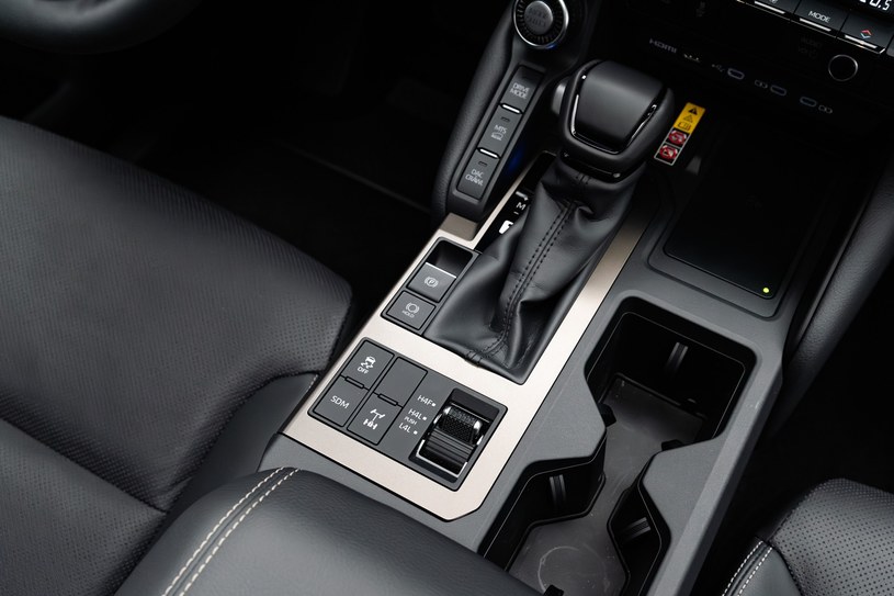 Nowa Toyota Land Cruiser 250 została wyposażona w nowy 8-stopniowy automat /Jan Guss-Gasiński /INTERIA.PL