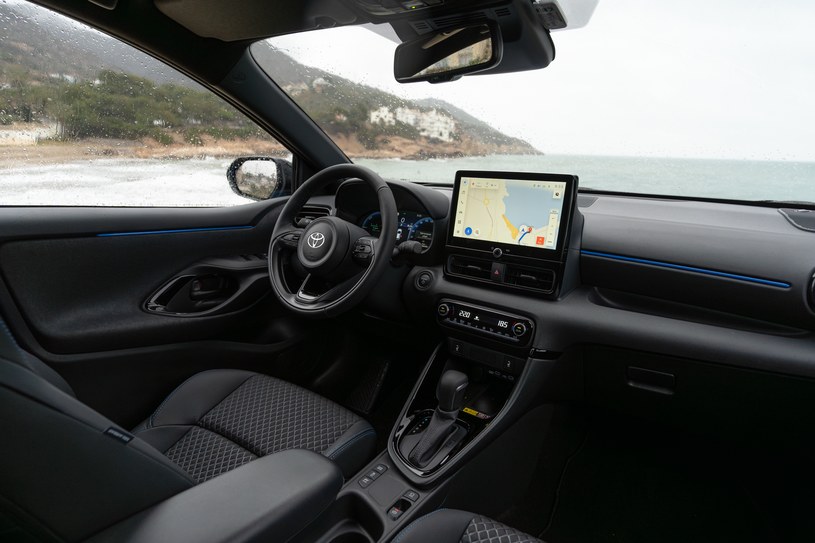 Nowa Toyota Yaris otrzymała większy ekran multimedialny oraz cyfrowe wskaźniki /Jan Guss-Gasiński /INTERIA.PL