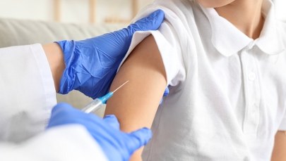 Nowa treść na stronie CDC podważa naukowy konsensus ws. szczepionek i autyzmu