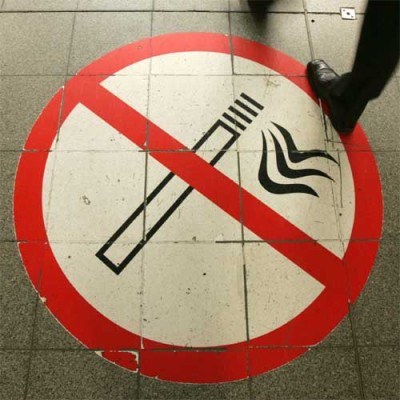 Nowa ustawa uderzy w palaczy i firmy tytoniowe /AFP
