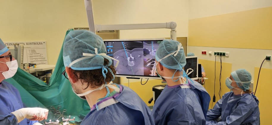 Nowatorska operacja skoliozy w olsztyńskim szpitalu /Wojewódzki Specjalistyczny Szpital Dziecięcy w Olsztynie /