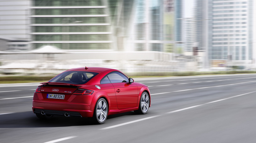 Nowe Audi TT Coupe wyróżnia się na drodze nietypową stylistyką /Audi /materiały prasowe