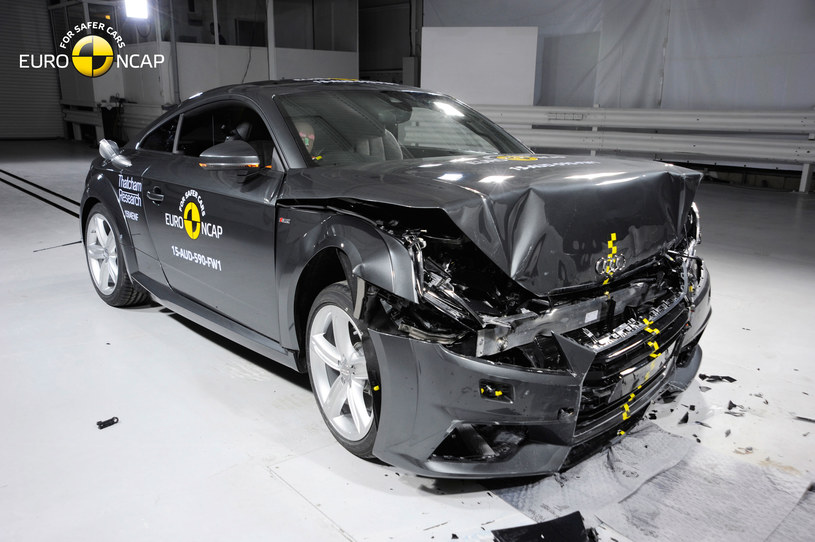 Nowe Audi TT po czołowym crash teście /Informacja prasowa
