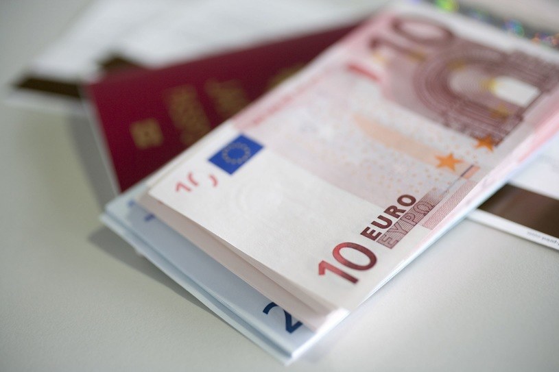 Nowe banknoty euro. Na jednym z nich Maria-Curie. A gdzie "Skłodowska”?