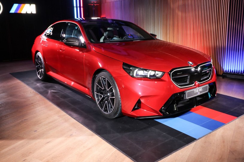 Nowe BMW M5 debiutuje w Polsce. Przez nowy napęd waży 2,5 tony
