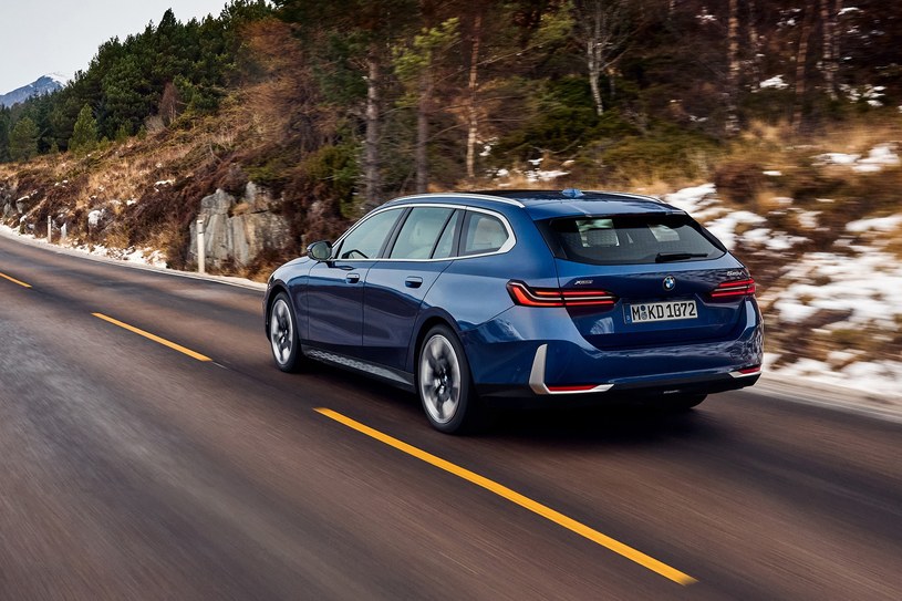 Nowe BMW serii 5 Touring jest dłuższe (+97 mm), szersze (+32 mm) i wyższe (+17 mm) względem swojego poprzednika /BMW /materiały prasowe
