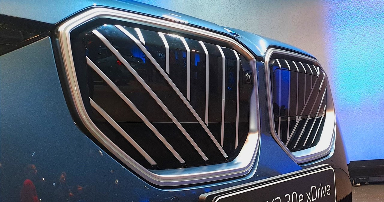 Nowe BMW X3 wyróżnia się m.in. dużą osłoną chłodnicy. Opcjonalnie może być ona podświetlana. /Maciej Olesiuk /INTERIA.PL