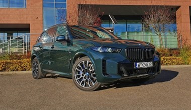 Nowe BMW X5 50e jest bardzo mocne i bardzo zielone, ale jednego zabrakło