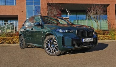 Nowe BMW X5 50e jest bardzo mocne i bardzo zielone, ale jednego zabrakło