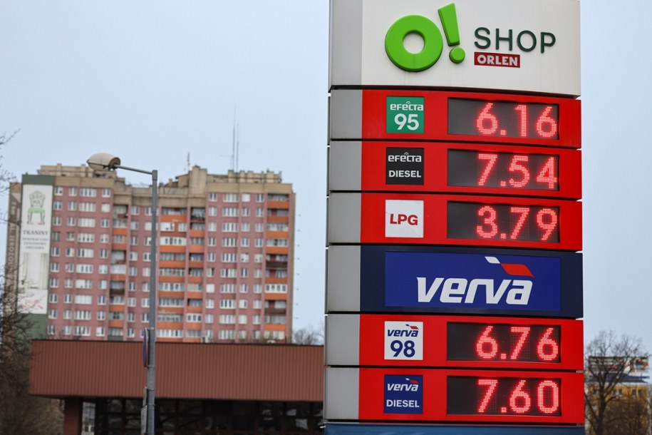 Nowe ceny paliw na stacjach benzynowych /Albert Zawada /PAP