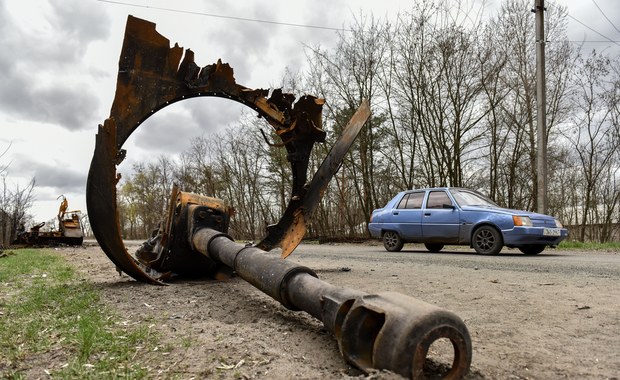 Nowe dane o zabójstwach cywilów w Irpieniu. Ofensywa Rosjan na wschodzie kraju [RELACJA 18.04.2022 r.]