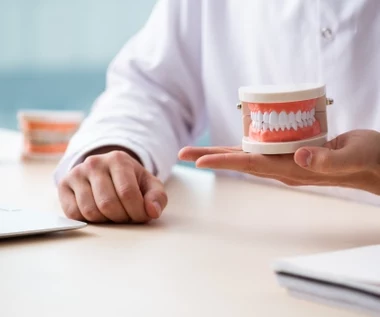 Nowe dofinansowanie na dentystę. Mało kto wie, że dają 2000 zł