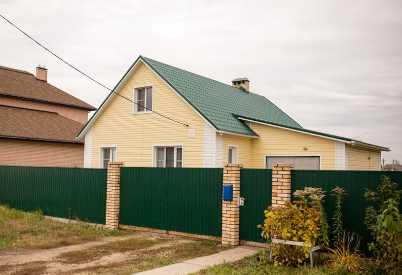 Nowe domy powstają nie tylko w podwarszawskich powiatach. Zdjęcie ilustracyjne /123RF/PICSEL