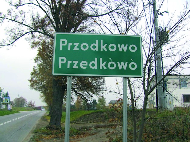 Nowe, dwujęzyczne tablice /Zrzeszenie Kaszubsko Pomorskie /Materiały prasowe