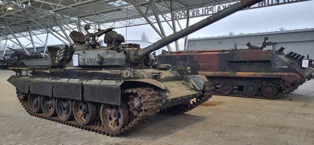 Nowe eksponaty w poznańskim Muzeum Broni Pancernej - czołg AM-55 MERIDA i pojazd SUM KALINA /Beniamin Piłat /RMF FM