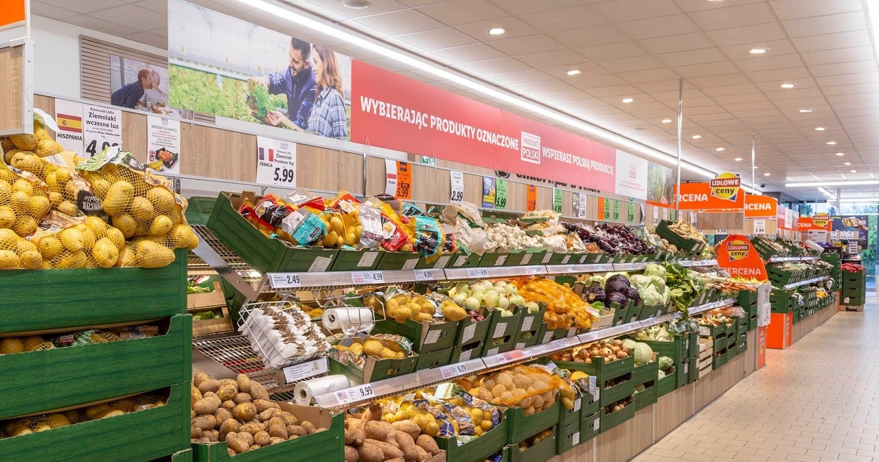 Nowe etykiety w Lidlu przyciągają uwagę. Rabaty 33% i 50% już na półkach! /materiały prasowe /INTERIA.PL