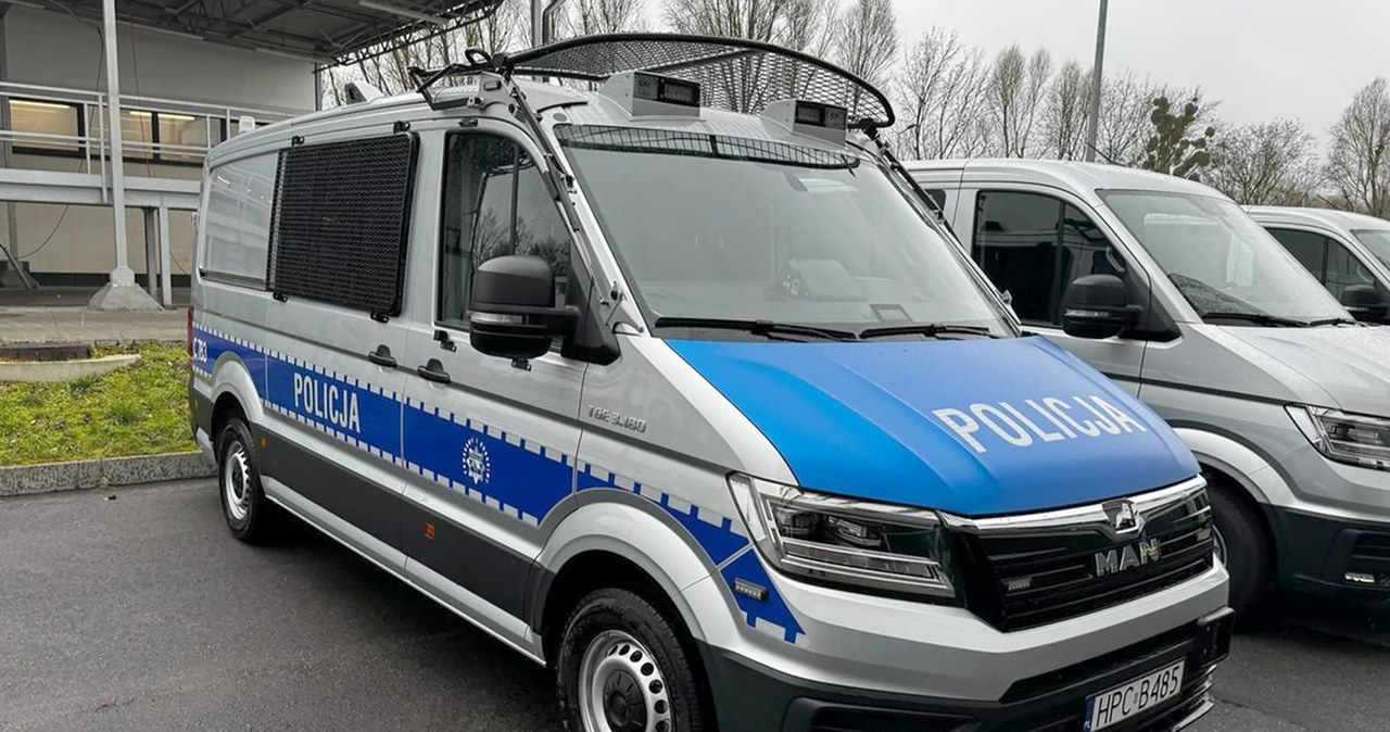 Nowe furgony dla Policji. Kosztowały miliony, teraz będą wozić więźniów /Policja