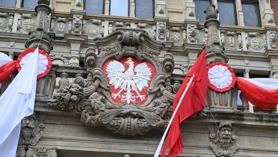 Nowe godło na siedzibie Zachodniopomorskiego Urzędu Wojewódzkiego