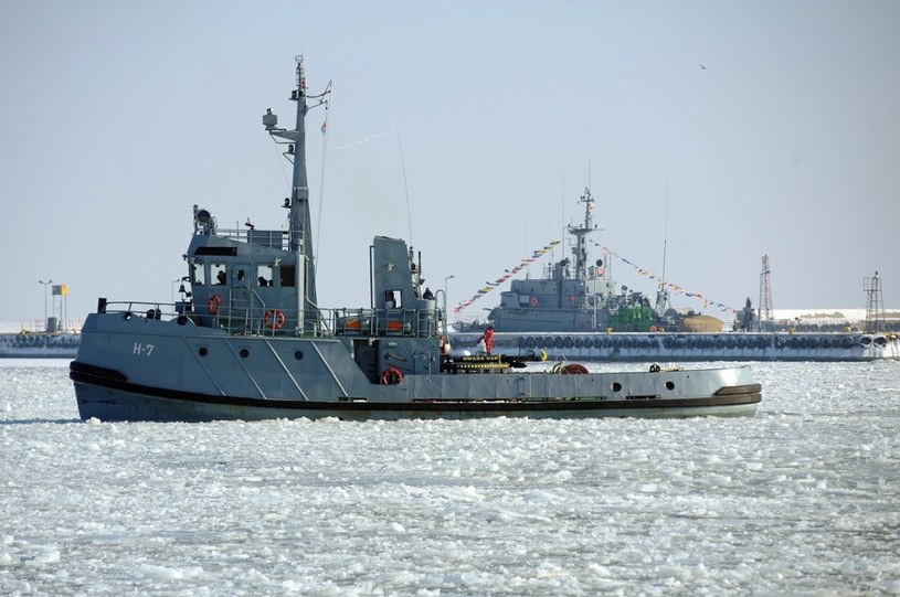 Nowe holowniki mają zastąpić jednostki wprowadzone do służby na początku lat 90. /Wojciech Strozyk/REPORTER /East News