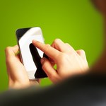 Nowe informacje na etykietach smartfonów. Od czerwca telefony posłużą nam dłużej