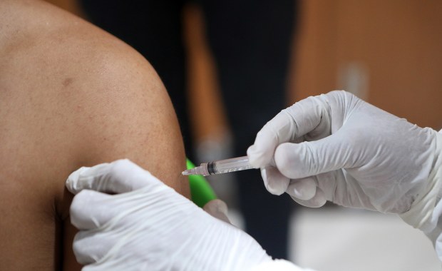 Nowe informacje nt. szczepionki Johnson & Johnson. Chodzi o rzadką chorobę autoimmunologiczną 