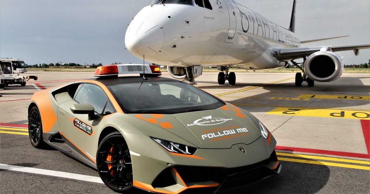 Nowe Lamborghini Huracan EVO na lotnisku im. Guglielmo Marconi w Bolonii /Informacja prasowa