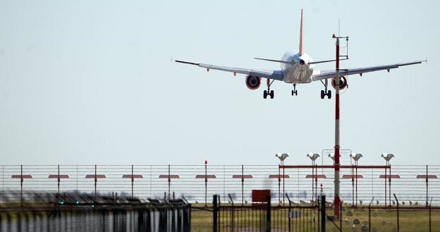 Nowe lotnisko ma przejąć ruch z dwóch obecnie działających berlińskich portów - Tegel i Schoenefeld /AFP