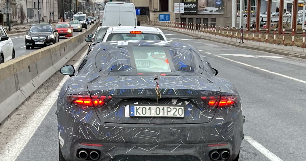 Nowe Maserati GranTurismo na krakowskiej ulicy /INTERIA.PL