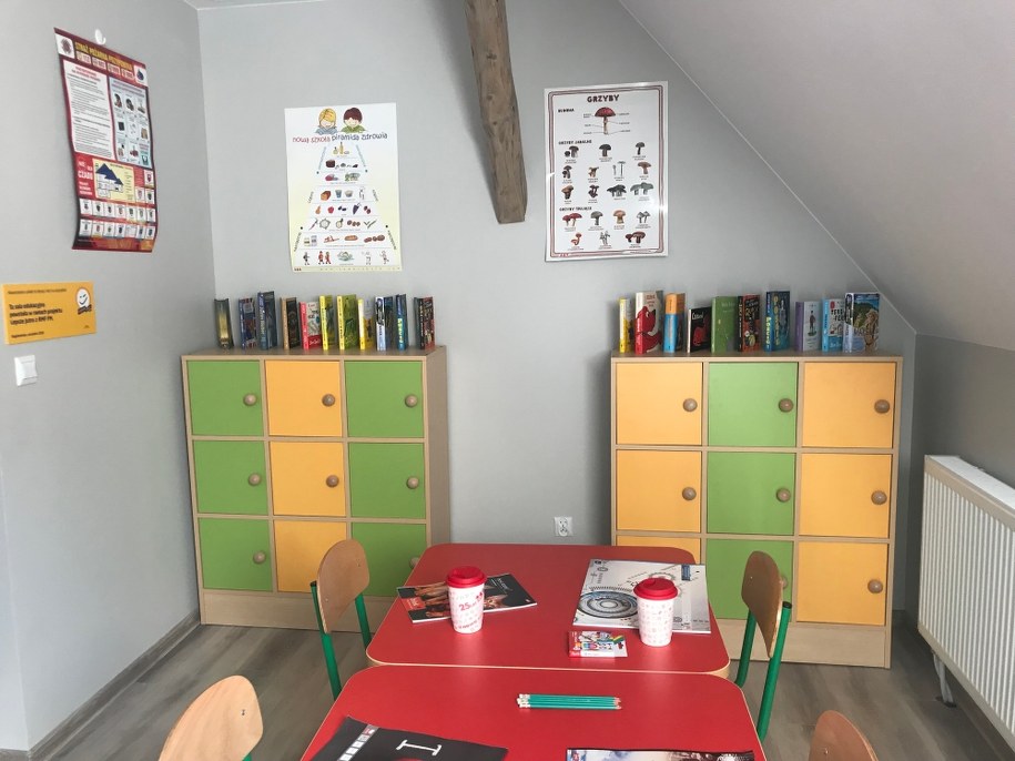 Nowe meble w budynku strażaków-ochotników w małopolskiej Bogdanówce /Monika Kamińska /RMF FM