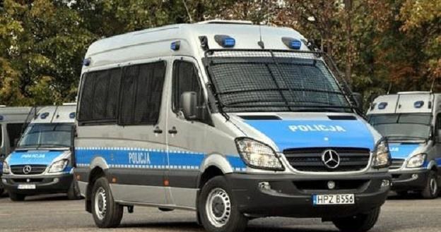 Nowe mercedesy dla policji /Policja