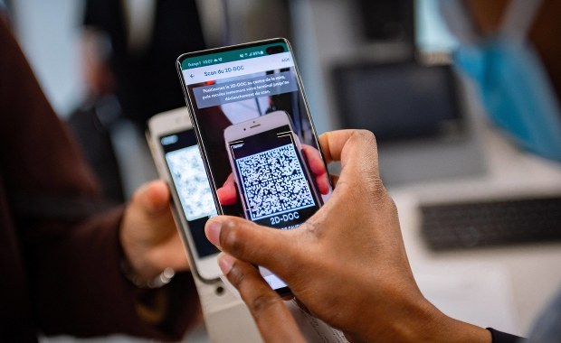 Nowe obostrzenia: Do limitów nie będą wliczani zaszczepieni. Jak to będzie kontrolowane?