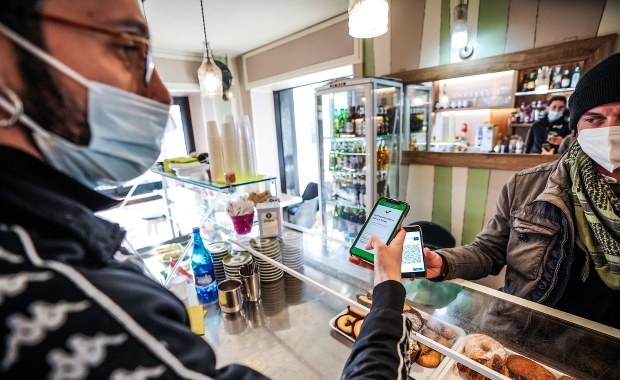 Nowe obostrzenia sanitarne we Francji. Co się zmienia?